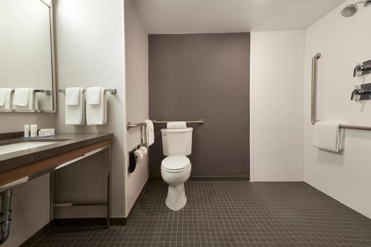 Courtyard By Marriott Toronto Mississauga/Meadowvale Hotel Buitenkant foto